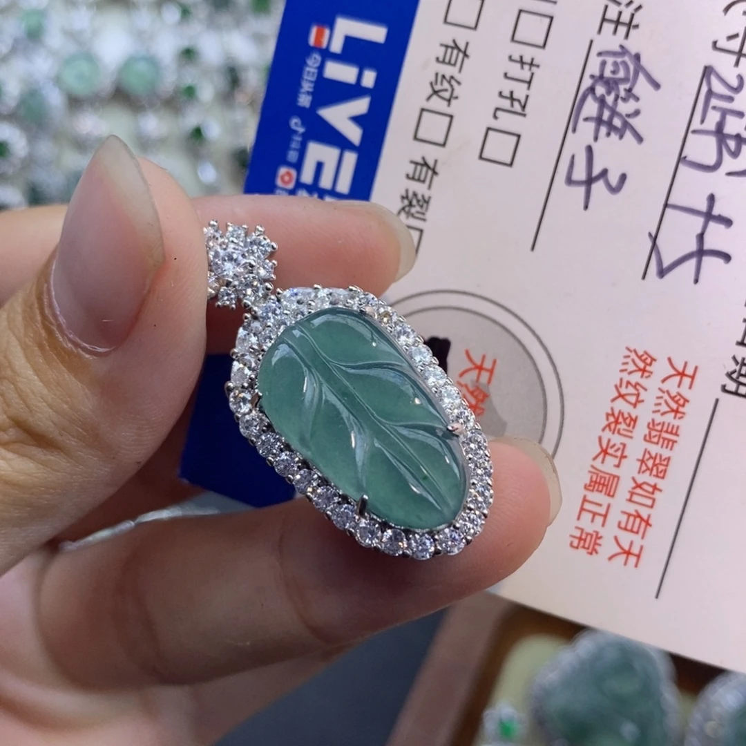 颈饰未镶嵌翡翠天然