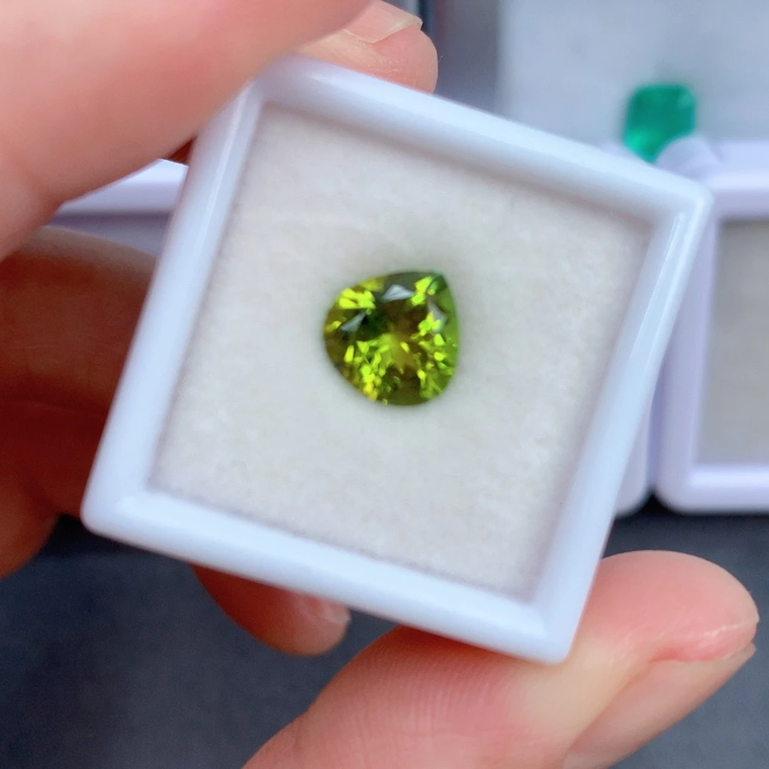 未镶嵌1.83克拉裸石绿色碧玺