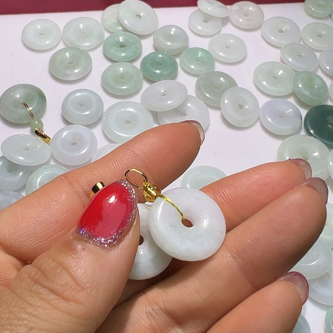 翡翠未镶嵌颈饰富贵