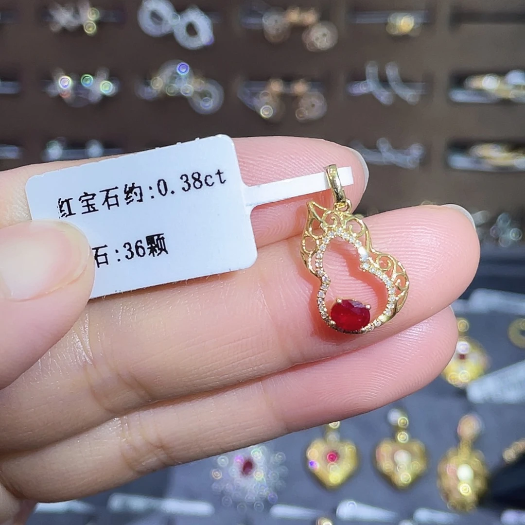 颈饰18K金镶嵌红宝石0.38克拉鸽血红