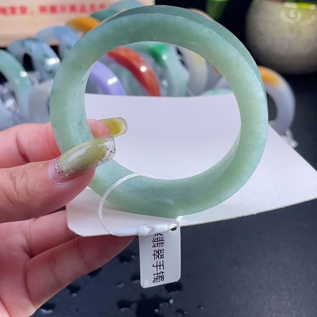 未镶嵌翡翠手镯定制翡翠