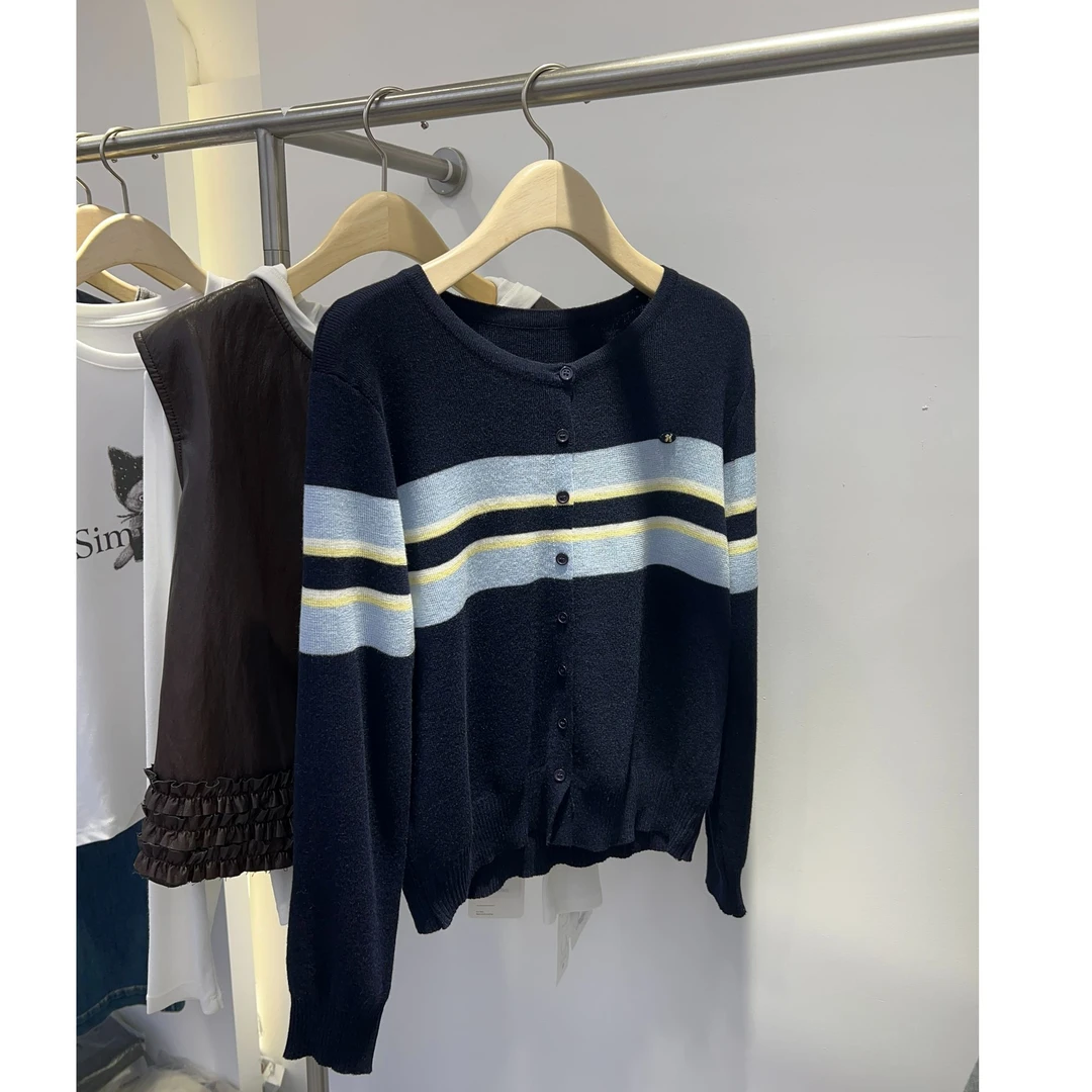 乔家女士中间线条毛衣