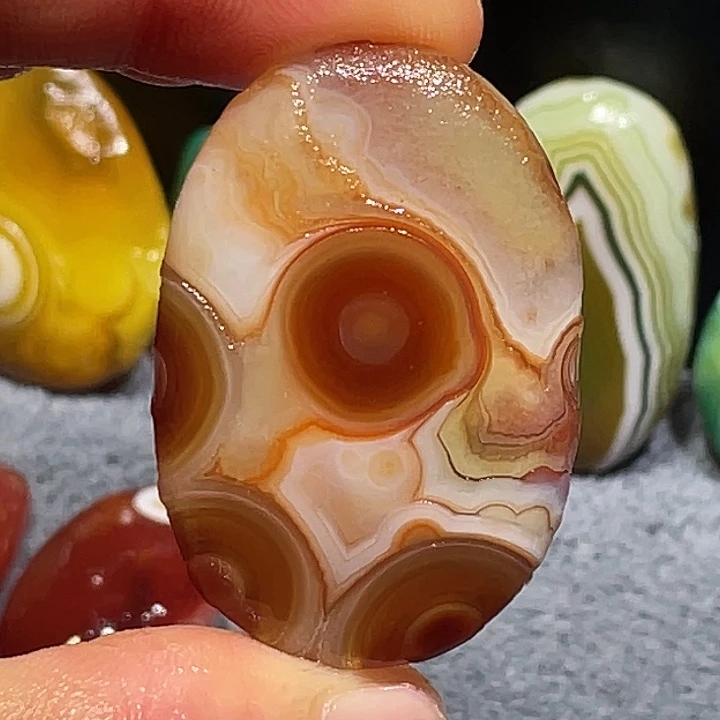 密***钥玛瑙/玉髓未镶嵌珠宝奇石