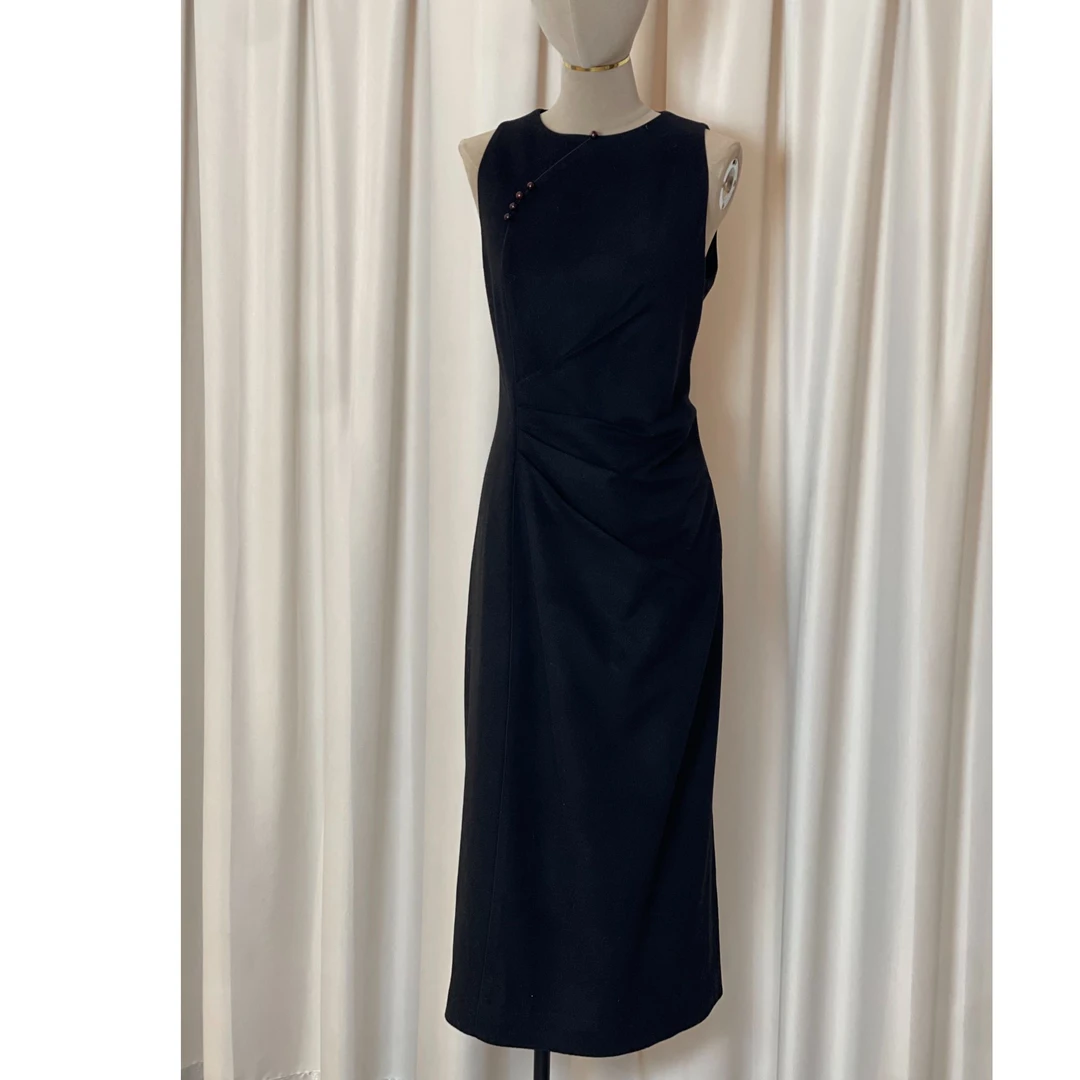 2025雅莲玺冬季新品发布会新中式羽绒服连衣裙套装