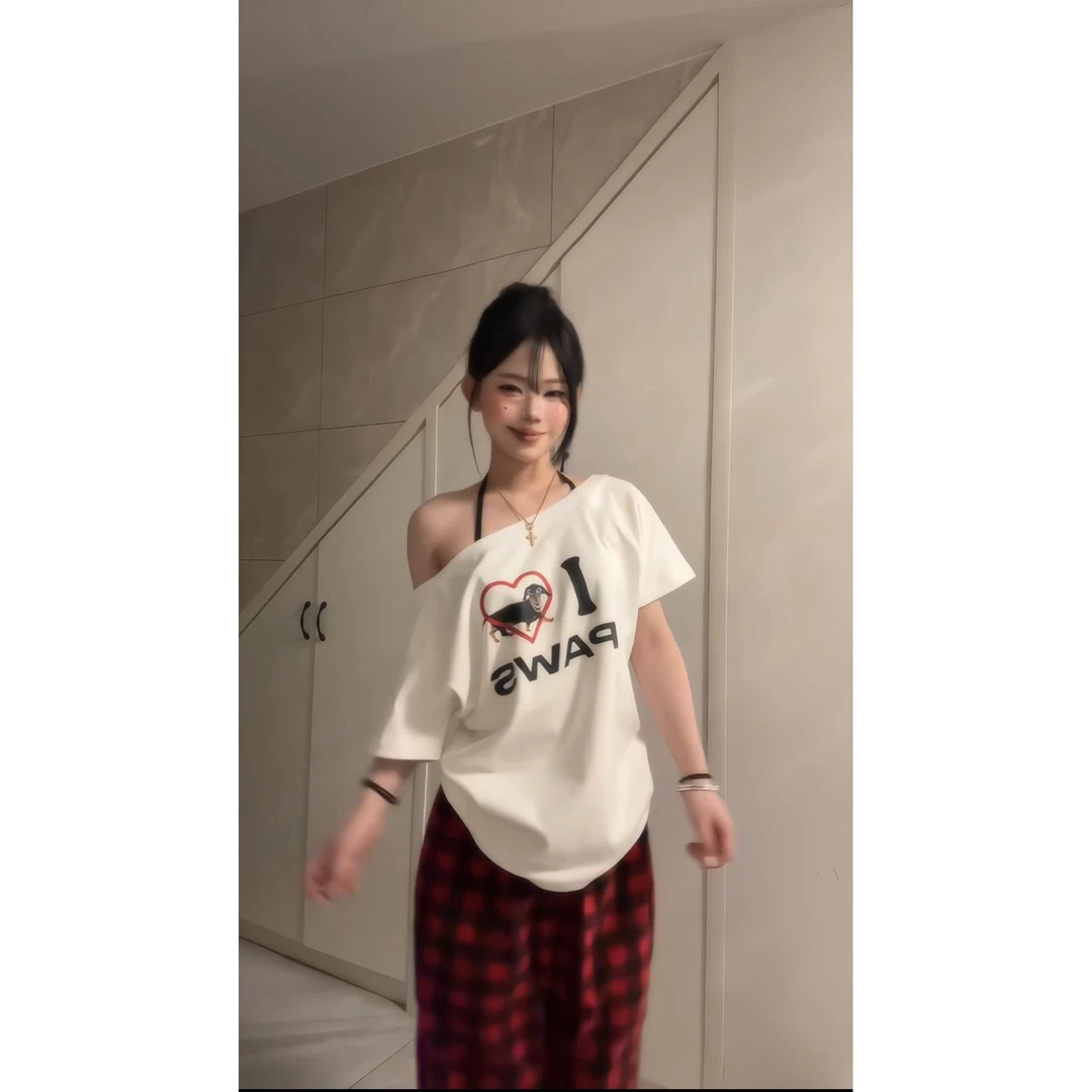 美式辣妹斜肩短袖t恤女夏季腊肠狗印花白色时尚tee宽松休闲上衣潮