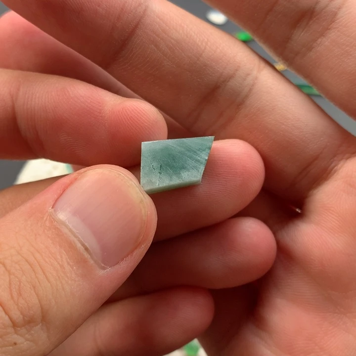 ****翡翠未镶嵌颈饰翡翠
