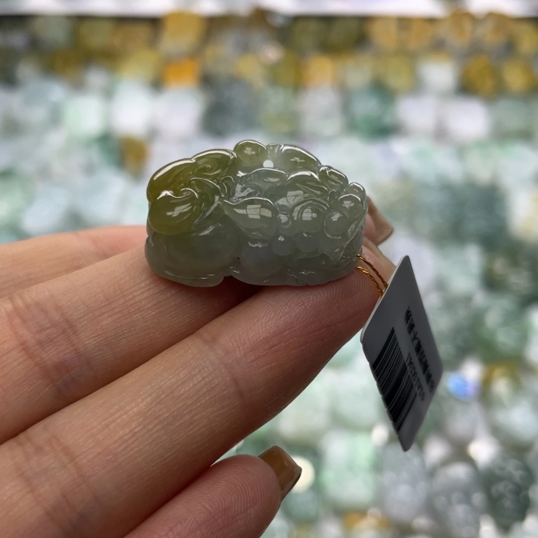 翡翠未镶嵌颈饰貔貅