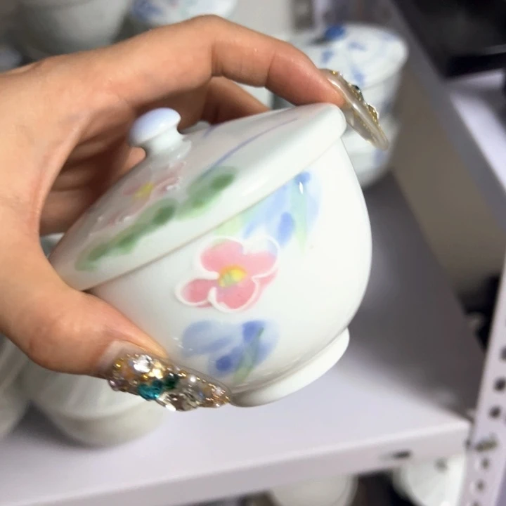 盖碗陈**子瓷器直播放漏中