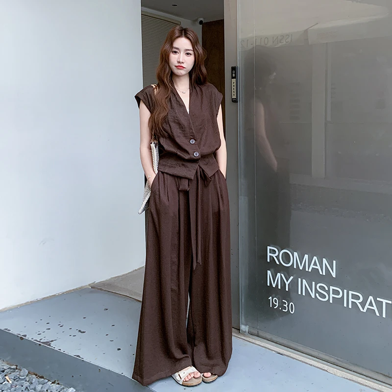 又A又飒松弛感穿搭一整套女2025夏季新款V领显瘦上衣阔腿裤两件套