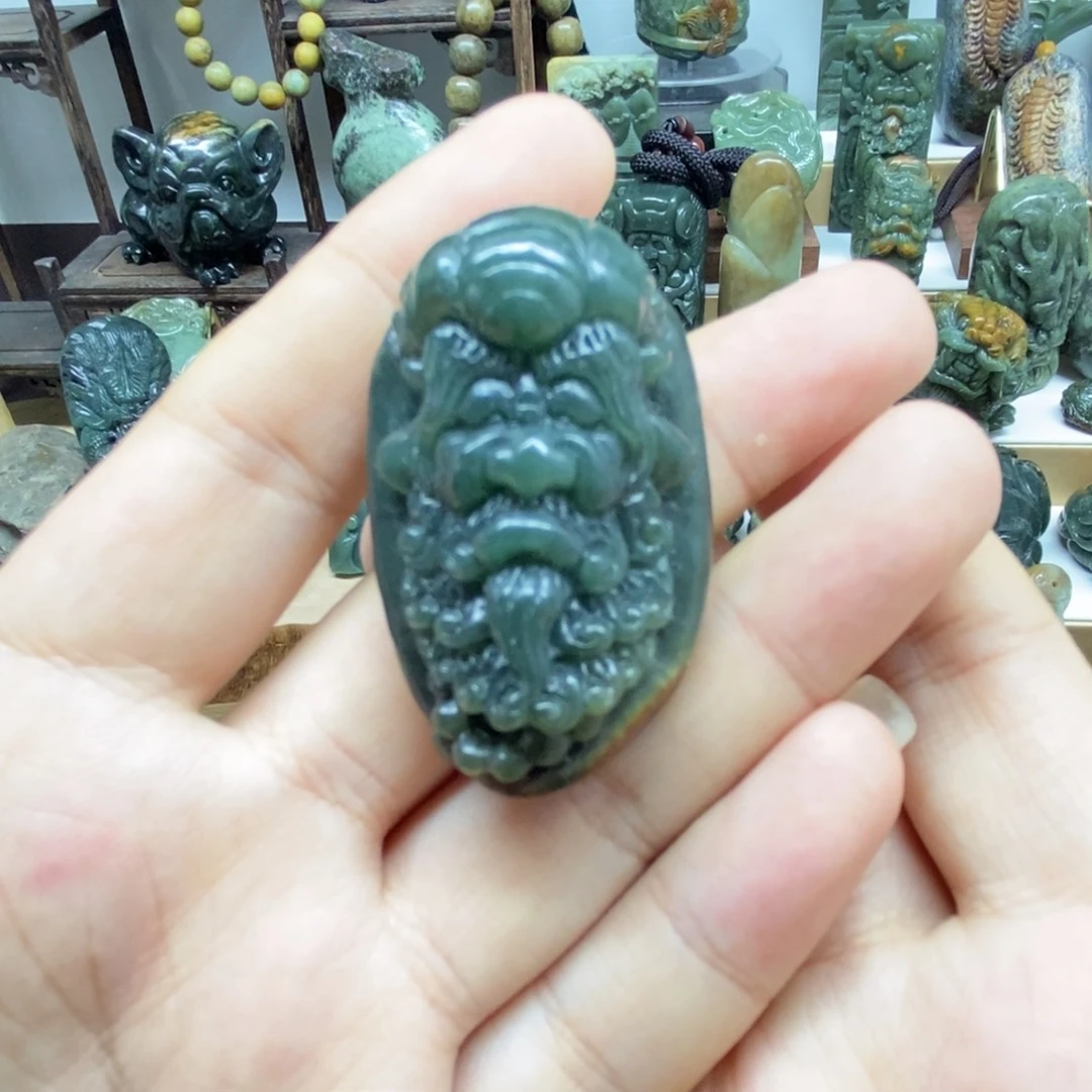 未镶嵌岫岩河磨玉（透闪石质玉）把件