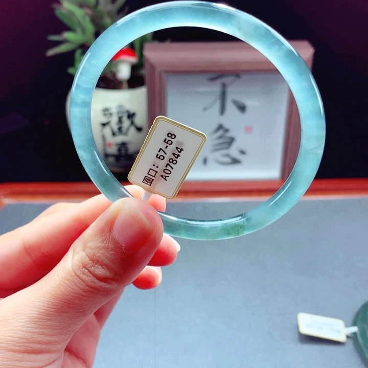 翡翠未镶嵌手镯圆镯