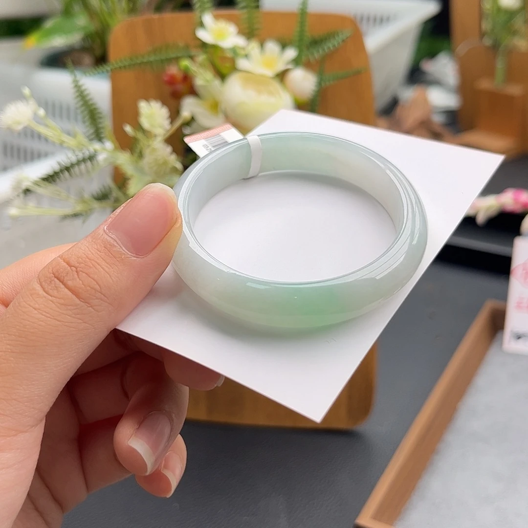 翡翠未镶嵌手镯55贵妃