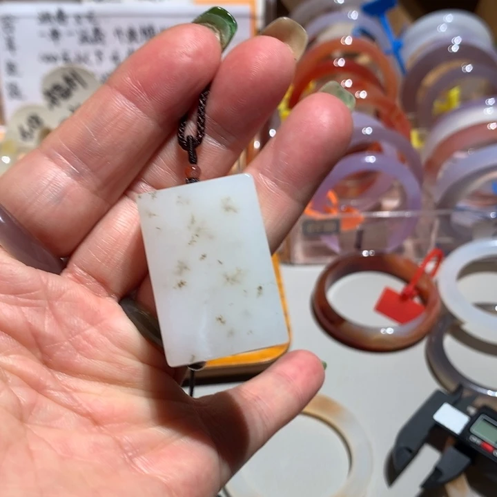 和田玉（糖玉）未镶嵌颈饰