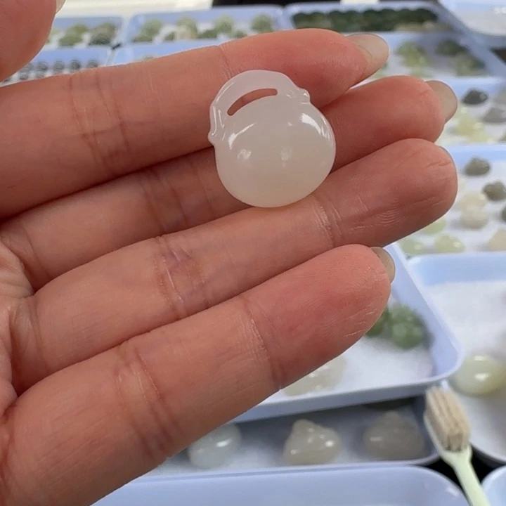 颈饰未镶嵌和田玉