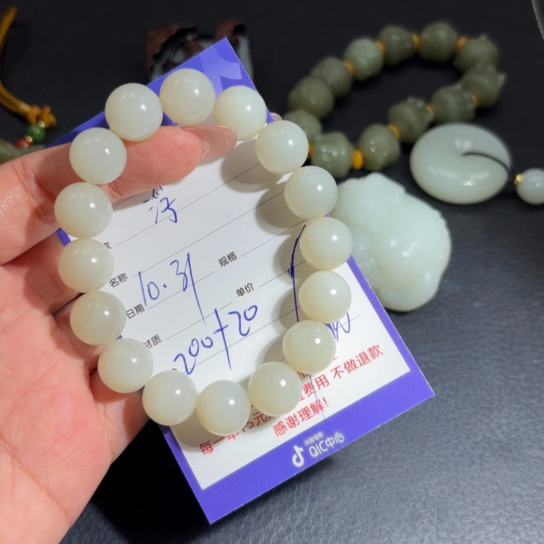 颈饰未镶嵌和田玉浮***?