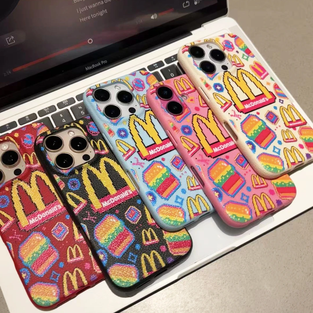 ZMGX可爱像素风M麦当当适用iPhone16promax手机壳苹果15/14皮革纹