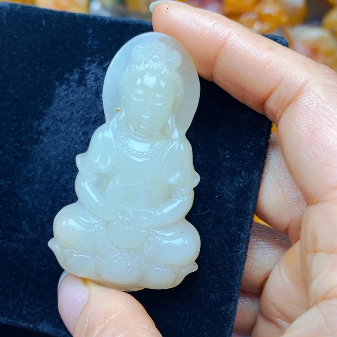 未镶嵌石英质玉（黄龙玉）颈饰