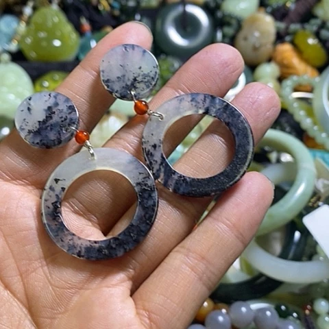 岫玉未镶嵌耳环一对