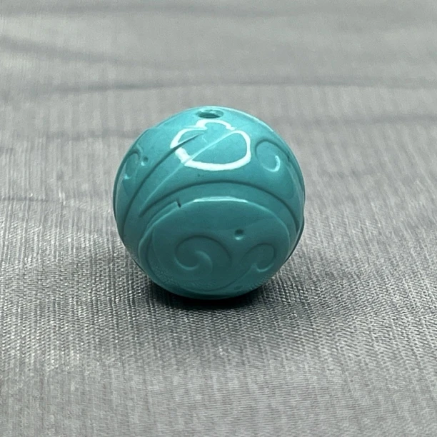 绿松石博古纹雕刻圆珠，直径13.6mm重3.45克