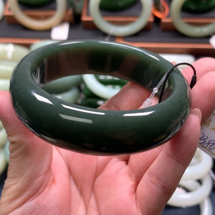 【闪购商品】未镶嵌手镯和田玉