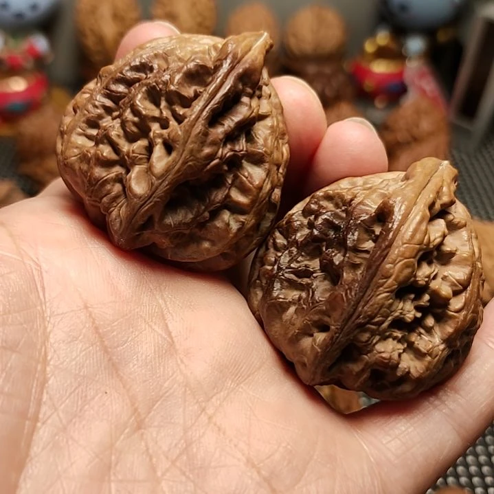 ****主吊坠文玩核桃七彩阿虎