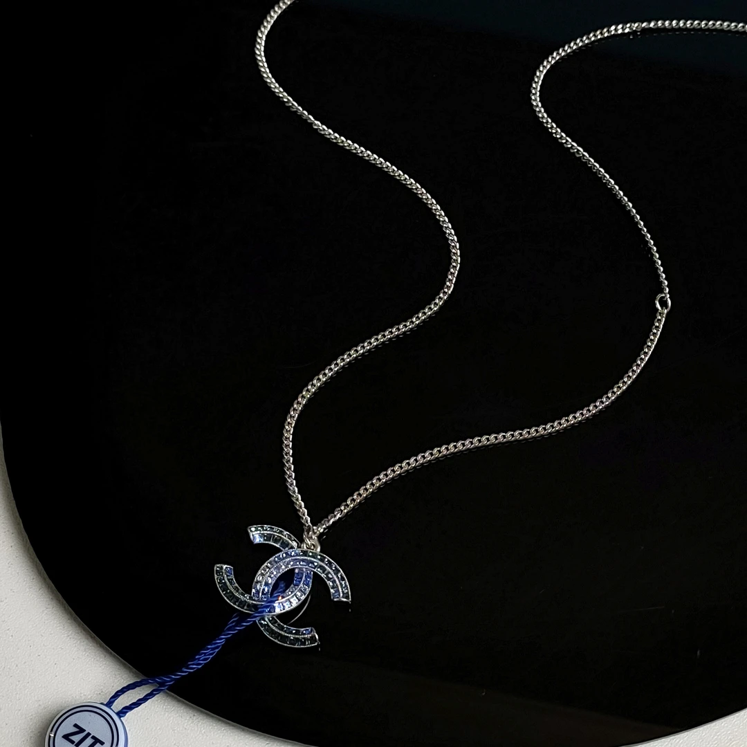 95新 Chanel/香奈儿 Azul - 15P蓝色渐变方钻双C项链 46216