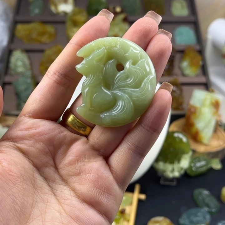 未镶嵌蛇纹石玉颈饰