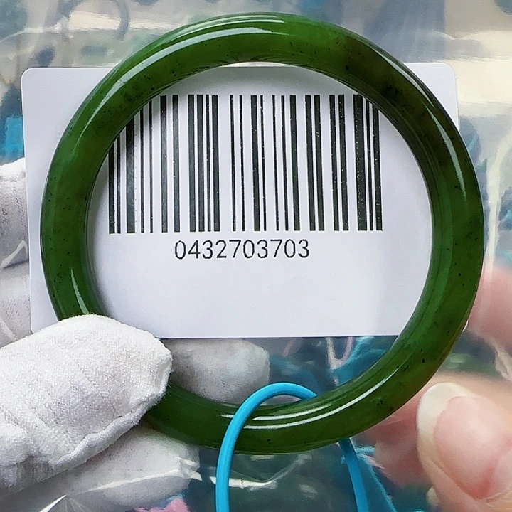 大***旺和田玉未镶嵌手镯包容60.5