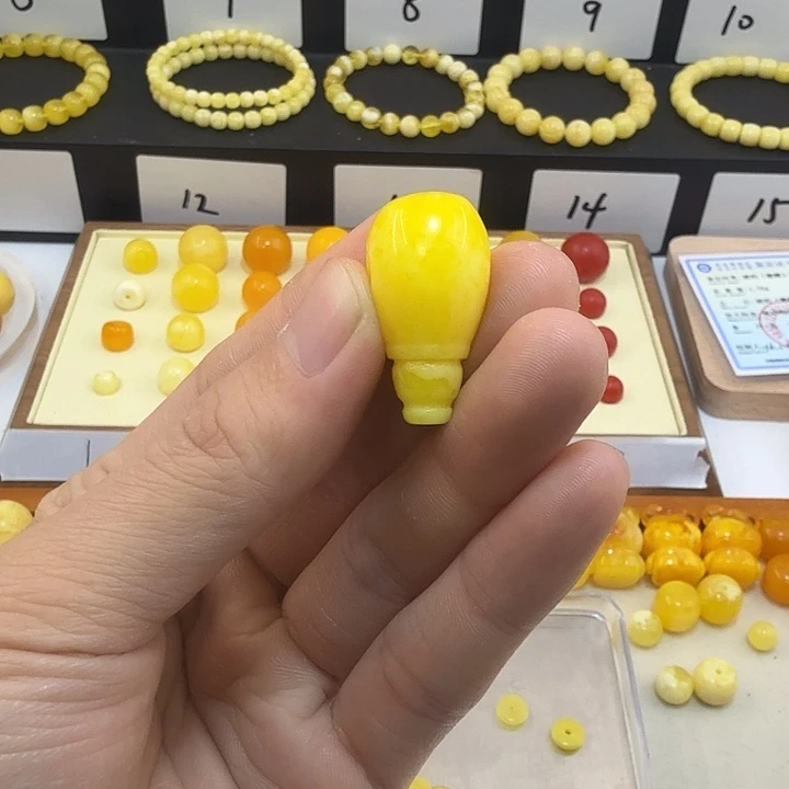 琥珀未镶嵌裸石三通