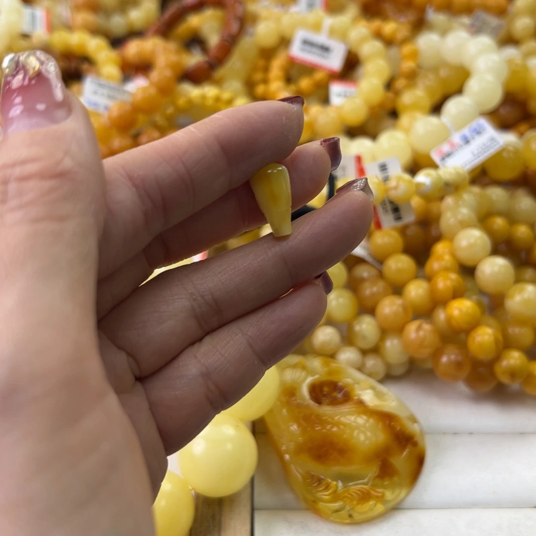 琥珀珠宝奇石未镶嵌