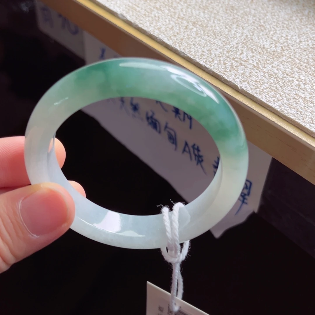 翡翠未镶嵌手镯手镯