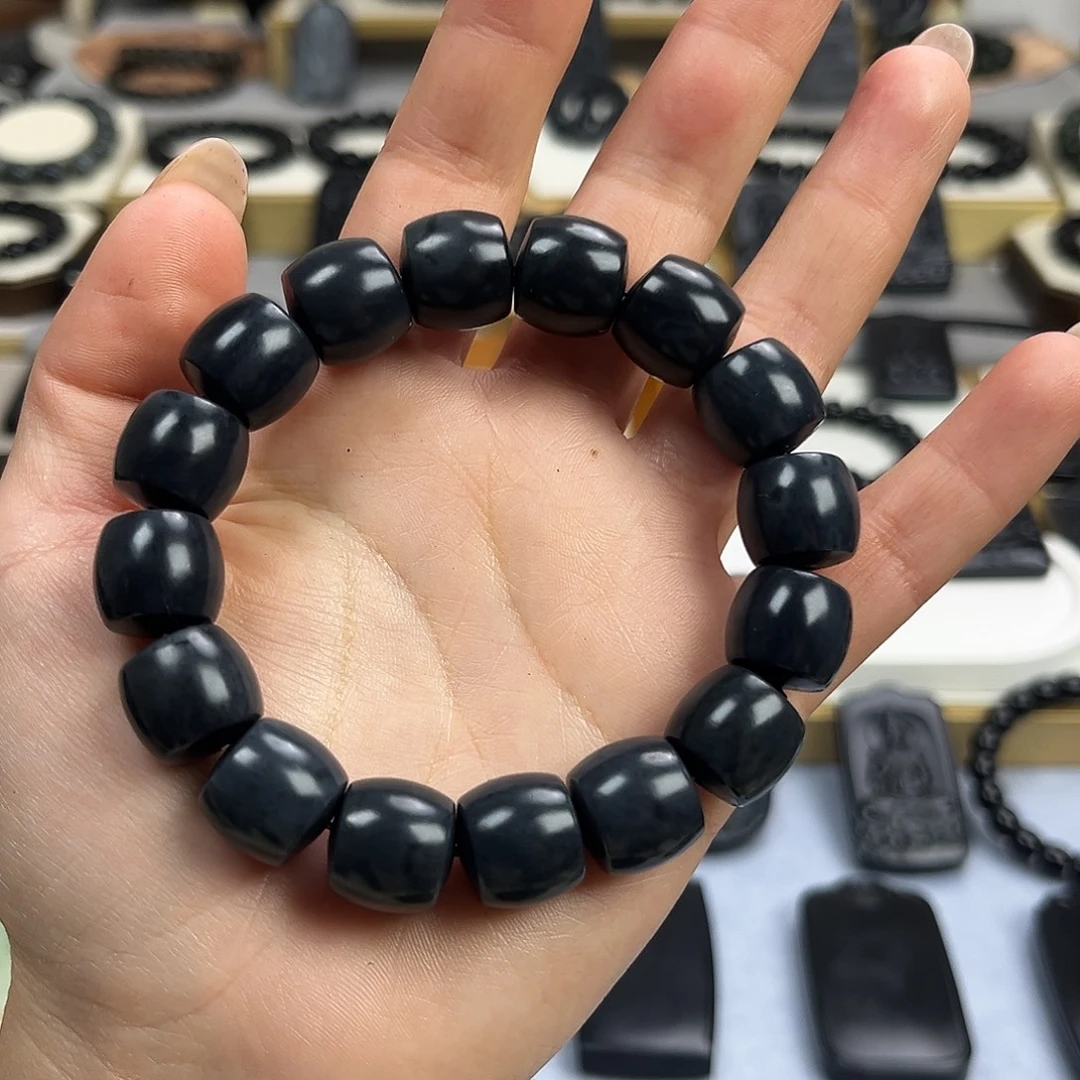 和田玉（墨玉）未镶嵌颈饰卡14直切体验