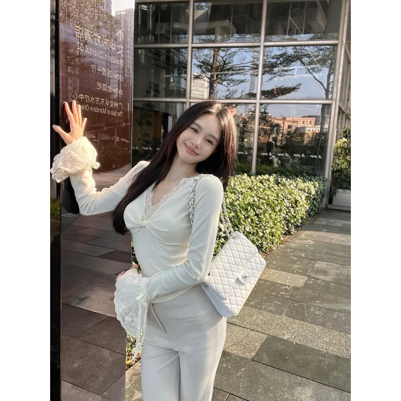 法式扭结设计感蕾丝边V领长袖打底衫t恤女秋冬简约镂空打底衫上衣