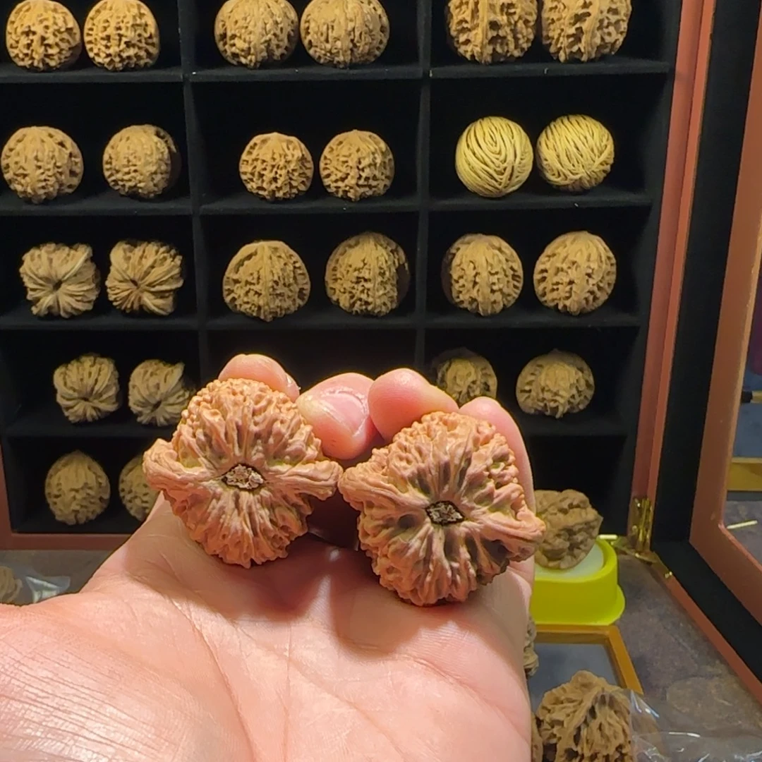 博***吊坠桃核全品南疆石27652