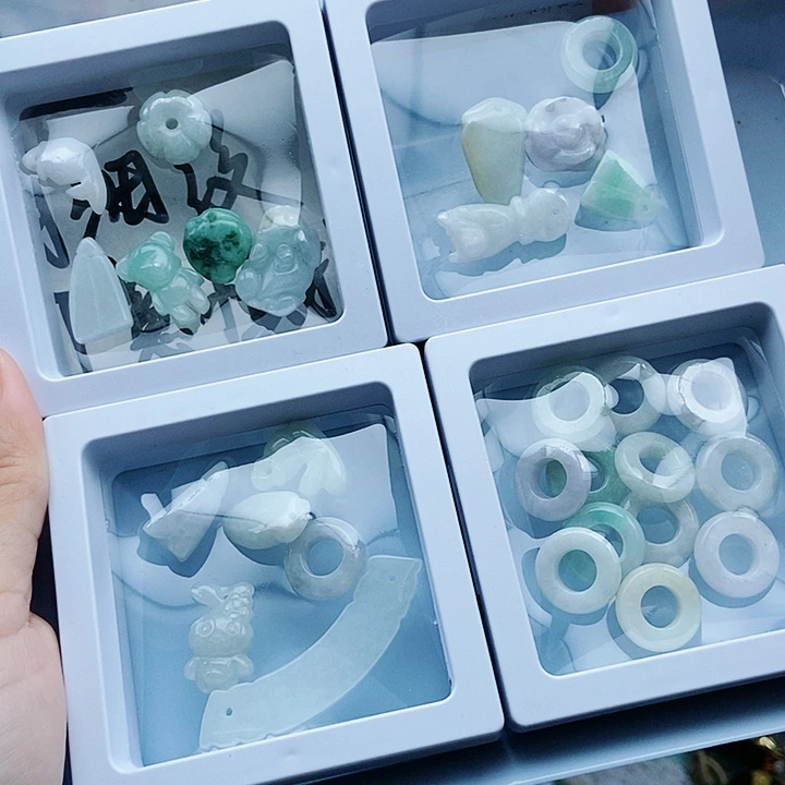 颈饰足铂镶嵌翡翠翡翠