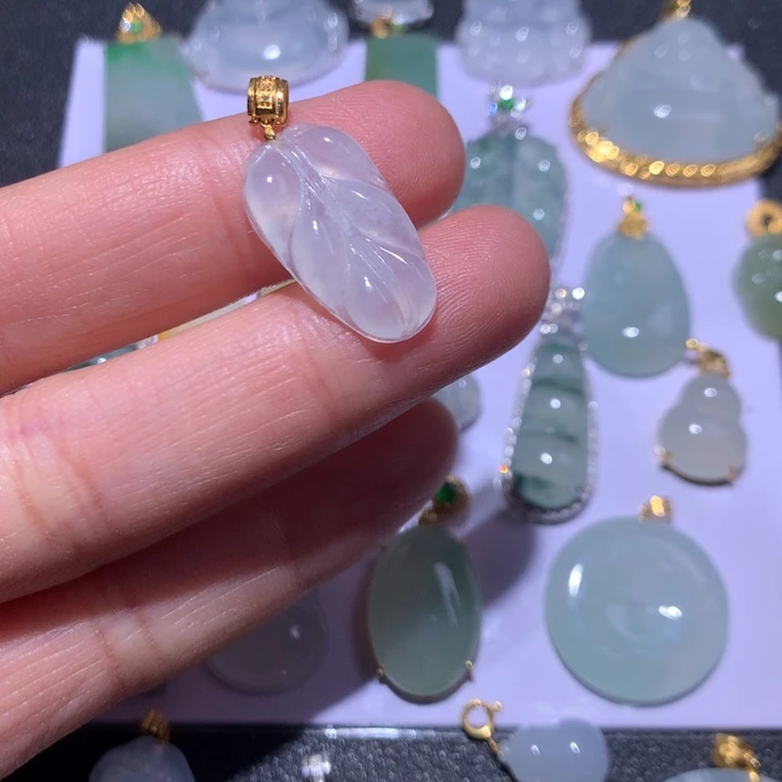 翡翠颈饰18K金镶嵌翡翠