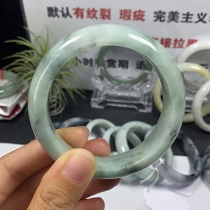 未镶嵌手镯翡翠30号。 55圈