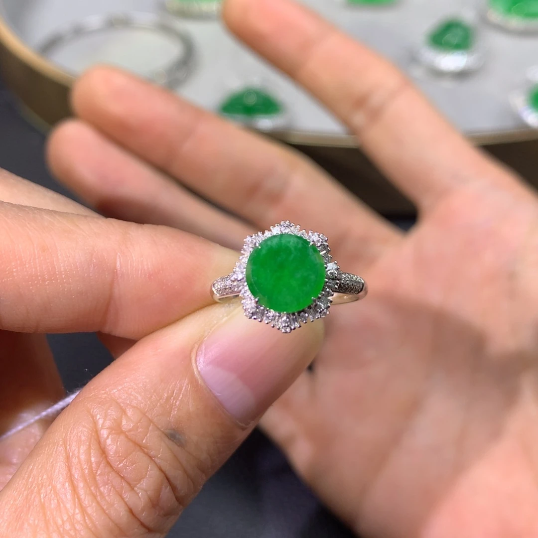 翡翠戒指18K金镶嵌翡翠