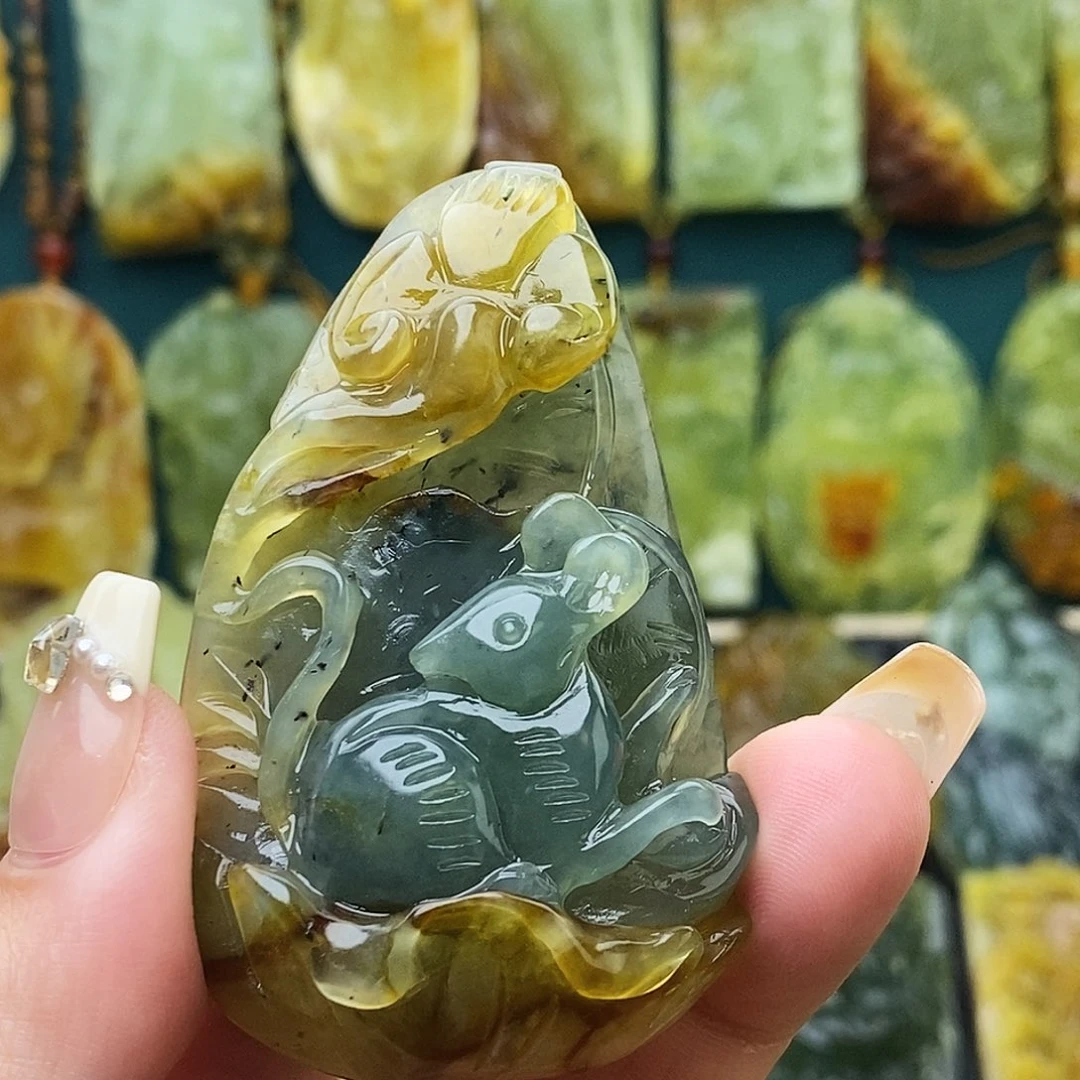 蛇纹石玉未镶嵌颈饰蓝水生肖鼠