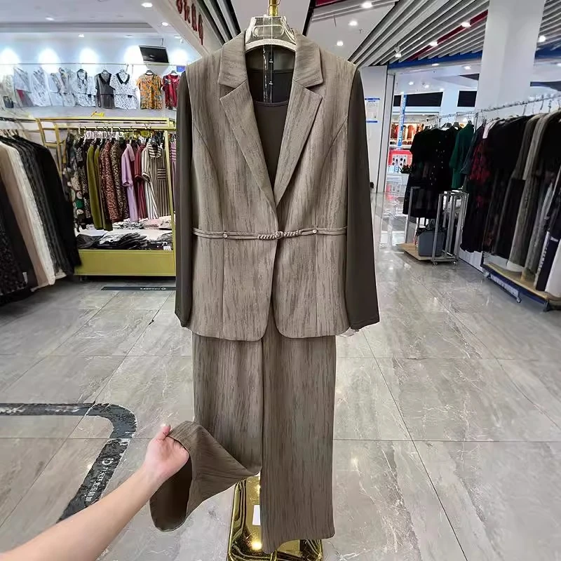 年轻妈妈西装马甲打底衫阔腿裤三件套秋装新款洋气减龄中老年套装