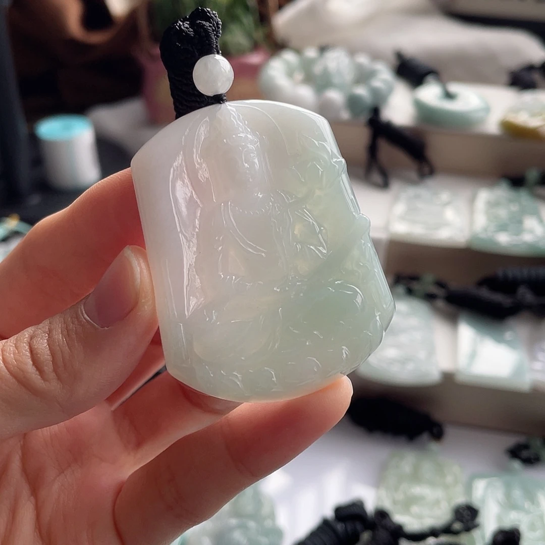 翡翠未镶嵌颈饰持莲观音大势至