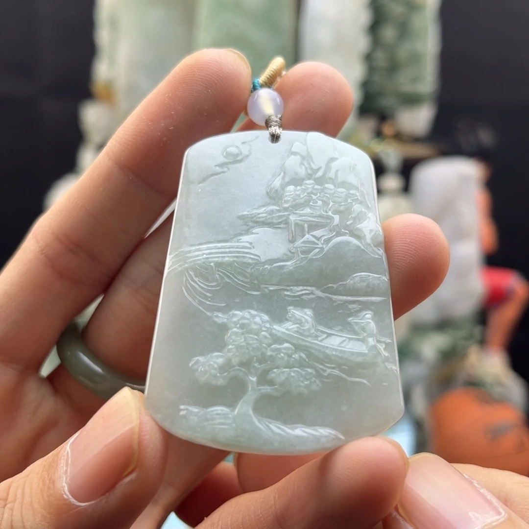 翡翠未镶嵌颈饰山水