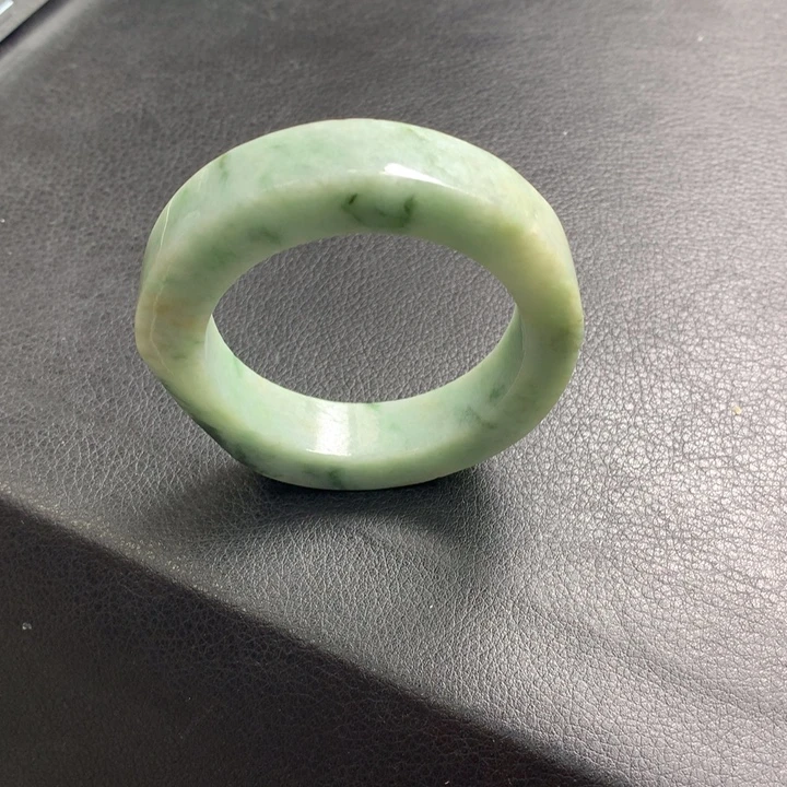 定制翡翠未镶嵌翡翠手镯