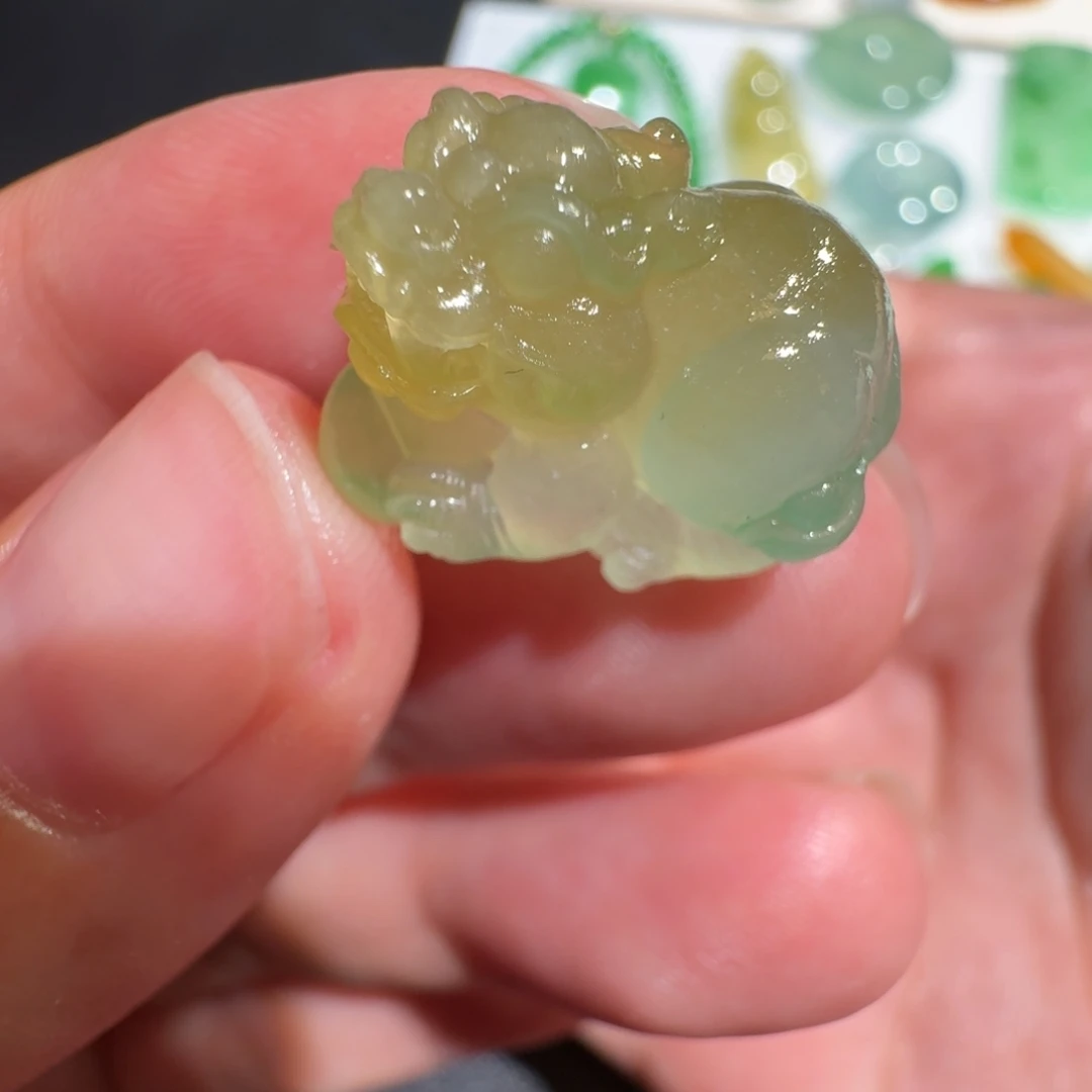 定制翡翠未镶嵌冰种黄加绿貔貅