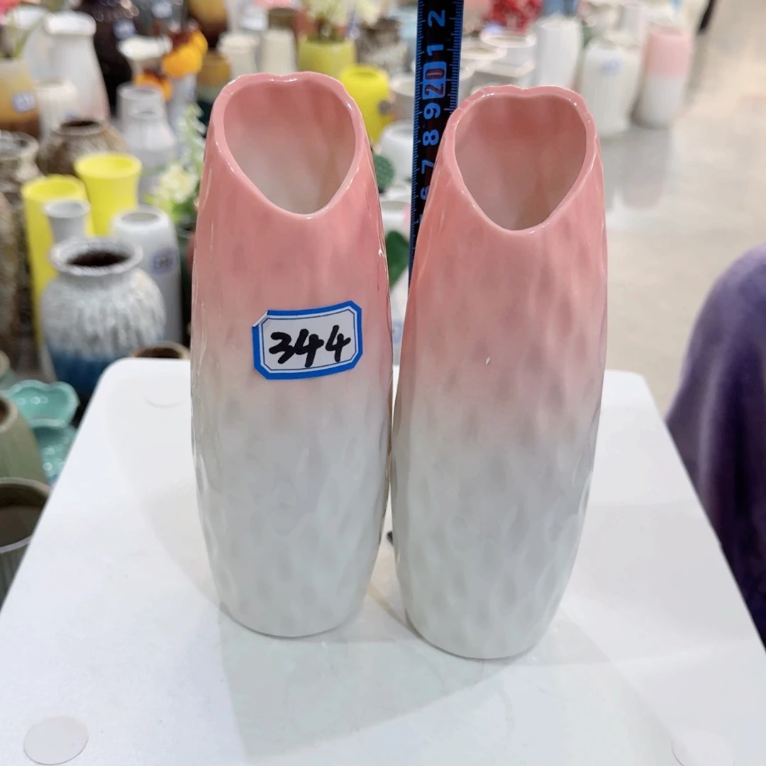 344号一对小花瓶高20厘米瑕疵