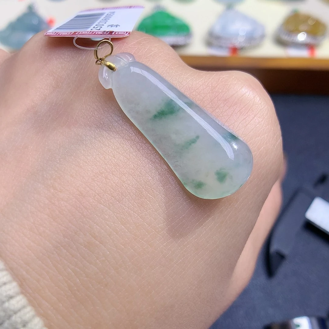 翡翠颈饰18K金镶嵌福瓜