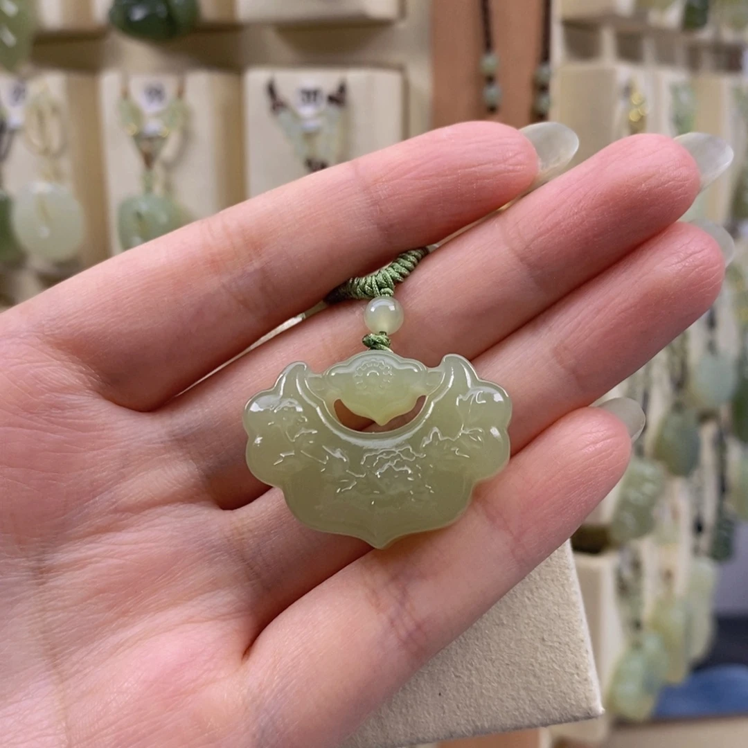 芋***卷颈饰未镶嵌和田玉