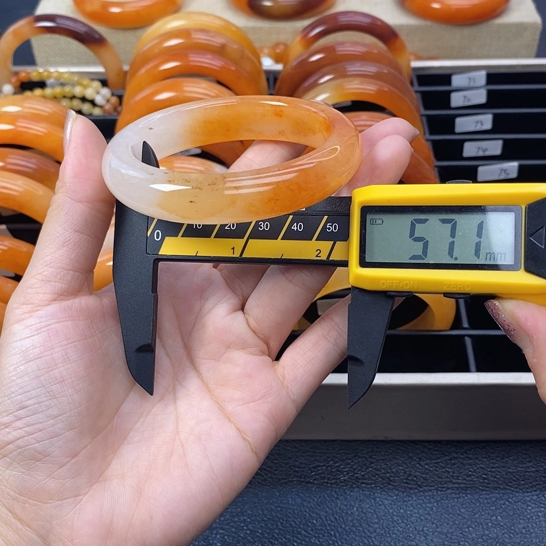 未镶嵌石英质玉（黄龙玉）手镯70号