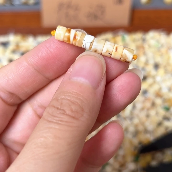 蜜蜡未镶嵌裸石5.5mm一组