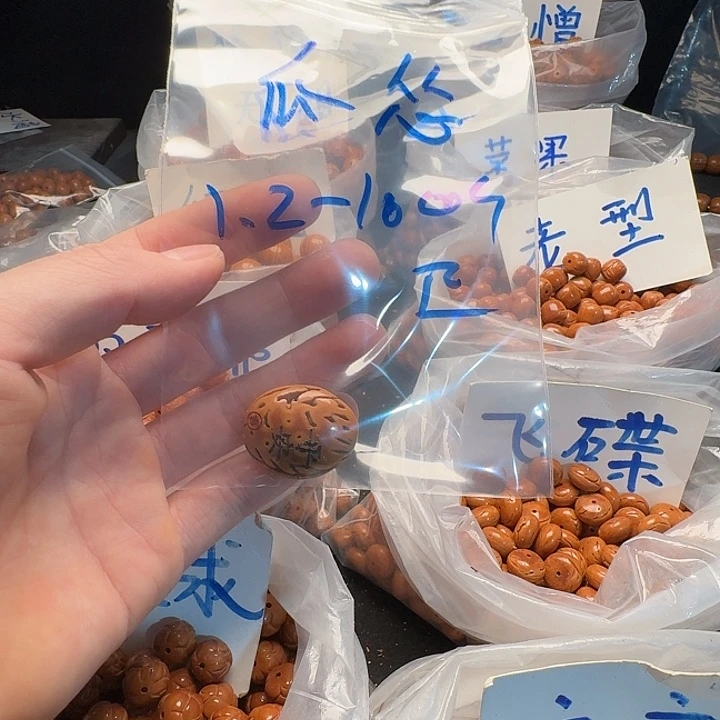 吊坠桃核瓜*8颗1.2正圆